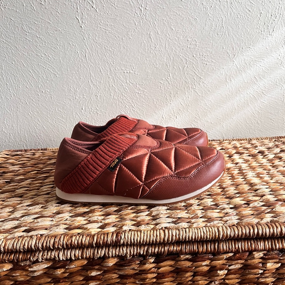 NEW Teva ReEmber slip on waterproof slides shoes 9 - Picture 2 of 8
